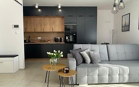 Urban Apartments Opolska 10 No 77A - Balcony - Air Condition - Rooftop Garden - Free Garage